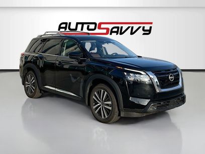 Used 2024 Nissan Pathfinder Platinum w/ Black Appearance Package