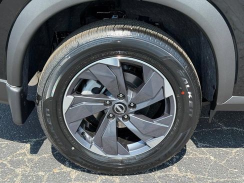 Used 2026 Nissan Rogue SV FWD image 4