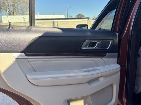 Used 2018 Ford Explorer Limited image 21