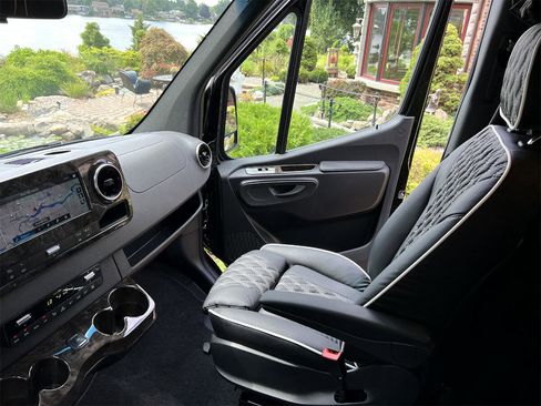 Used 2024 Mercedes-Benz Sprinter 3500 image 23