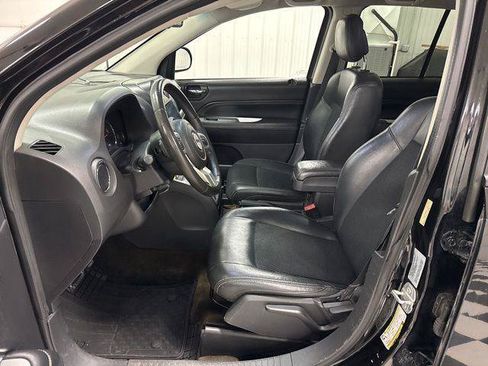 Used 2017 Jeep Compass Latitude AWD/4WD image 6