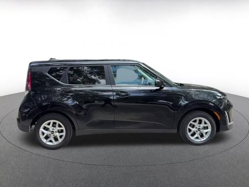 Used 2025 Kia Soul LX w/ LX Technology Package FWD image 17