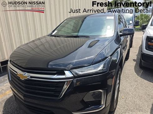 Used 2023 Chevrolet Traverse LS FWD image 1