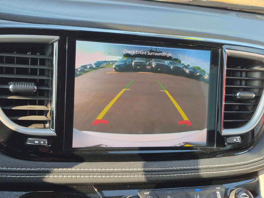 Used 2024 Chrysler Pacifica Touring-L FWD image 16