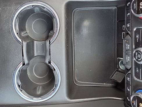 Used 2021 GMC Yukon XL SLT w/ SLT Premium Package image 20