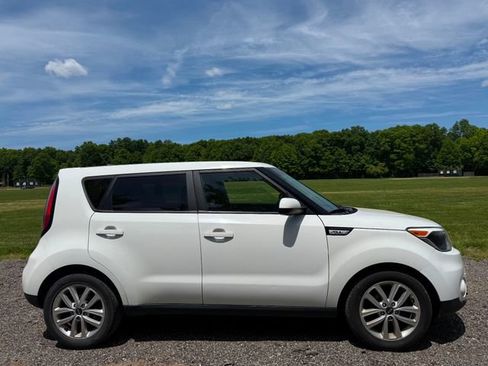 Used 2018 Kia Soul + FWD image 5