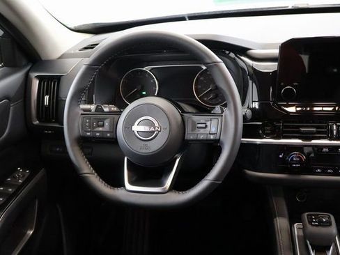 New 2025 Nissan Pathfinder SL w/ Black Appearance Package image 14