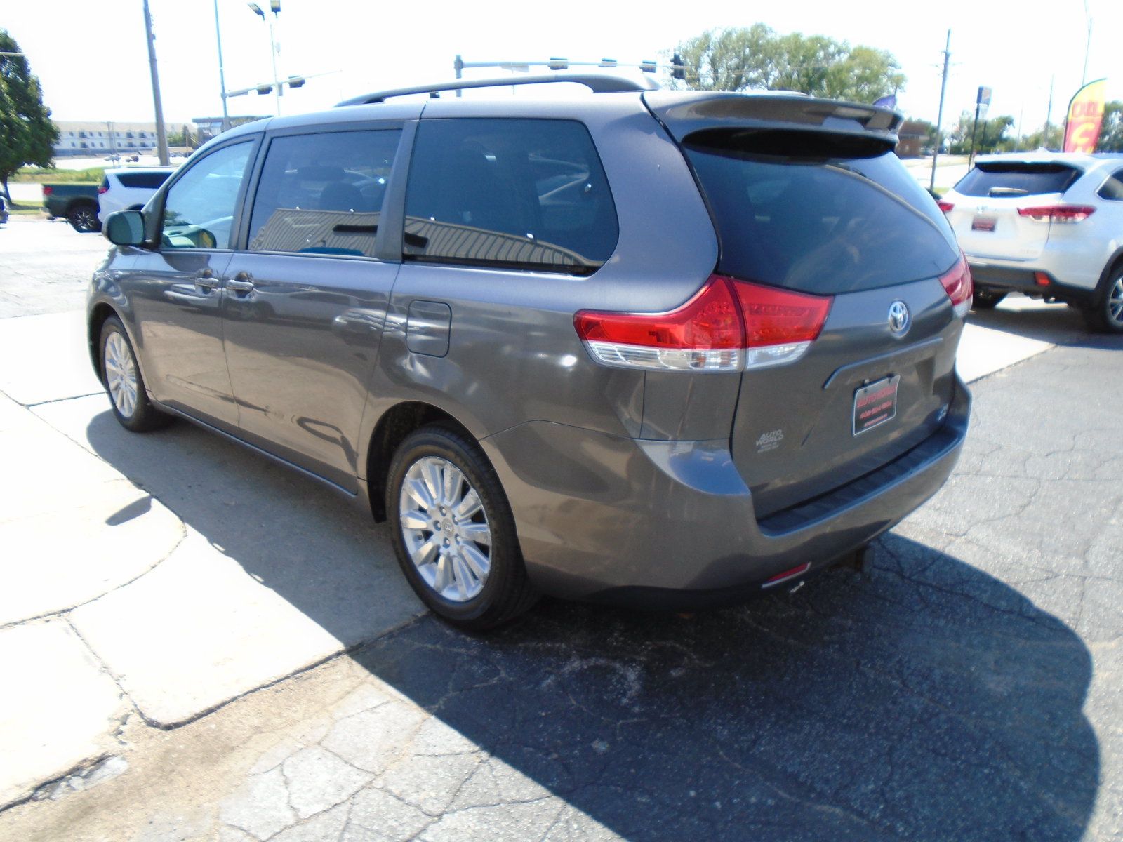 Used 2012 Toyota Sienna XLE AWD/4WD image 4