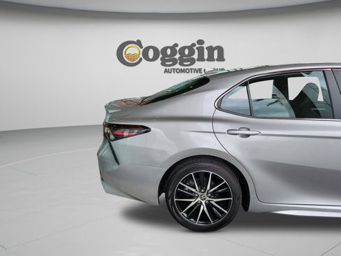 Used 2024 Toyota Camry SE image 32