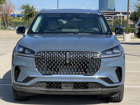 New 2025 Lincoln Aviator Reserve w/ Luxury Package image 13