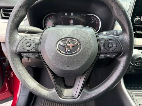 Used 2025 Toyota RAV4 XLE FWD image 31