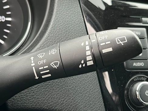 Used 2020 Nissan Rogue S image 32