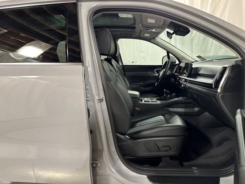 Certified 2025 Kia Sorento EX w/ Panoramic Sunroof Package AWD/4WD image 15
