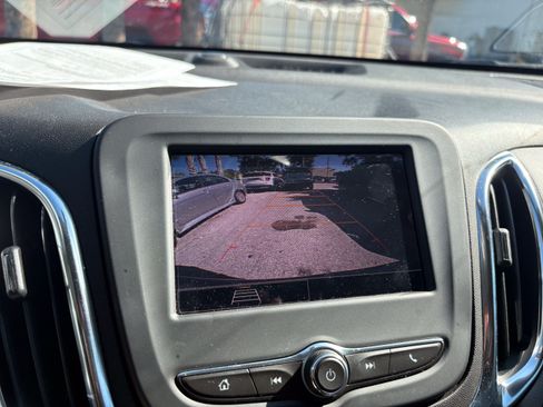 Used 2023 Chevrolet Equinox LS w/ LS Convenience Package FWD image 11