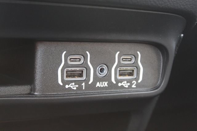 Used 2025 Chrysler Pacifica Select FWD image 23