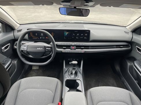 Used 2025 Kia K4 LXS image 32