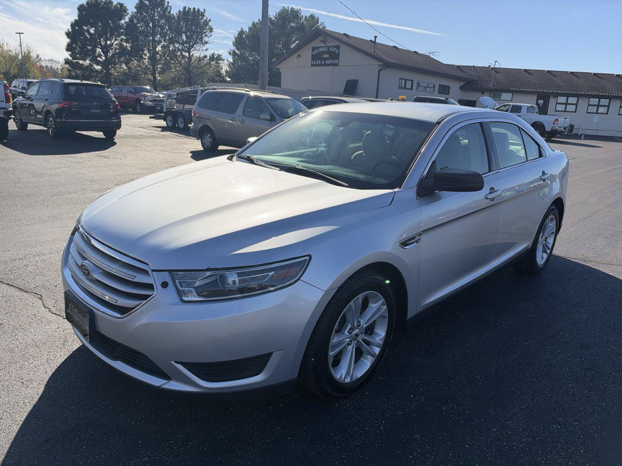 Used 2018 Ford Taurus SE FWD image 7
