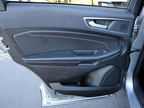 Used 2024 Ford Edge Titanium image 25