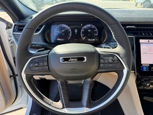 New 2025 Jeep Grand Cherokee Limited image 16