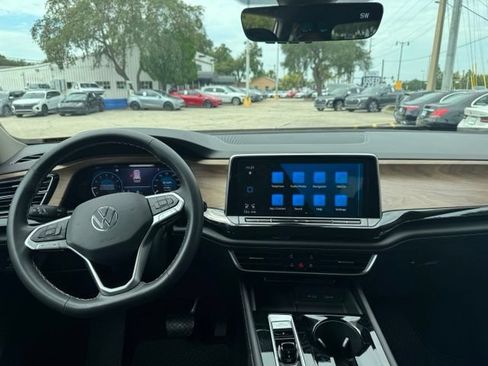 Used 2024 Volkswagen Atlas SE FWD image 9