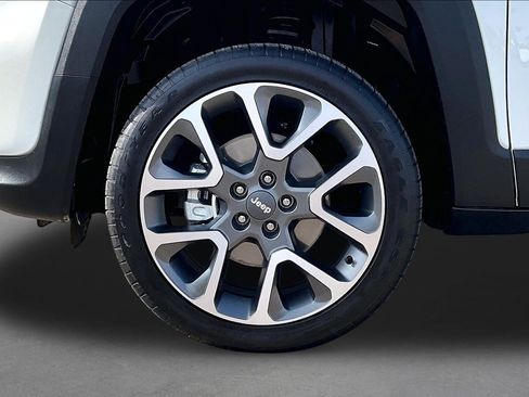 Used 2022 Jeep Renegade Limited w/ Sun, Sound & Wheels Group AWD/4WD image 8