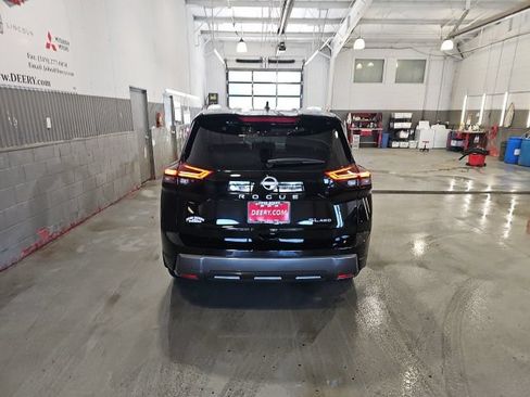 Certified 2025 Nissan Rogue SL w/ SL Premium Package AWD/4WD image 4