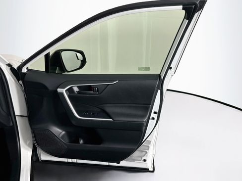 Used 2023 Toyota RAV4 LE FWD image 31
