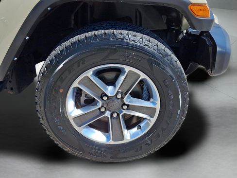 Used 2022 Jeep Wrangler Unlimited Sahara w/ Cold Weather Group image 8