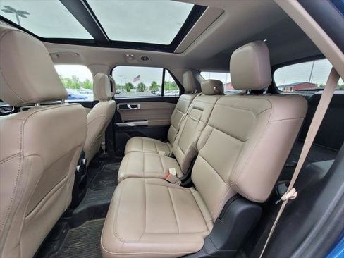 Used 2021 Ford Explorer XLT w/ Equipment Group 202A AWD/4WD image 17