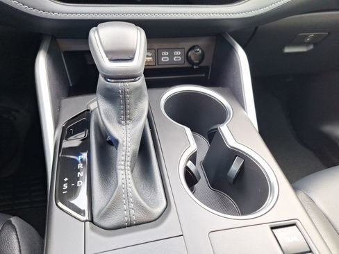 Used 2025 Toyota Highlander XLE image 31