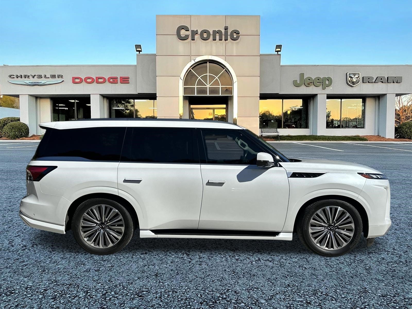 Used 2025 INFINITI QX80 Luxe RWD image 2