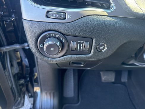 Used 2022 Jeep Cherokee Limited image 24