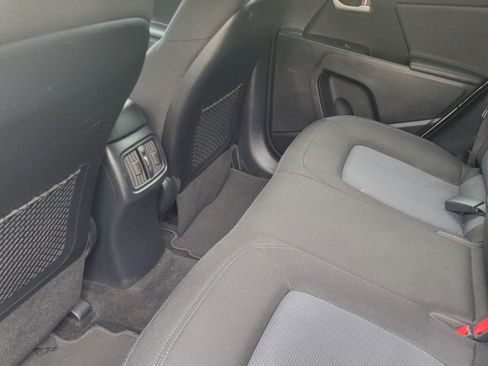 Used 2014 Kia Sportage LX image 12