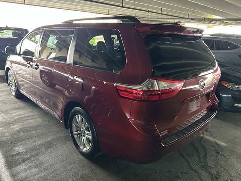 Used 2015 Toyota Sienna XLE w/ XLE Navigation Package FWD image 2