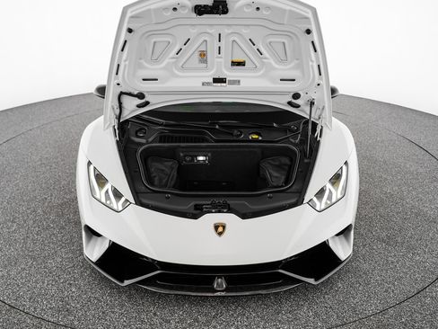Used 2018 Lamborghini Huracan Performante AWD/4WD image 36
