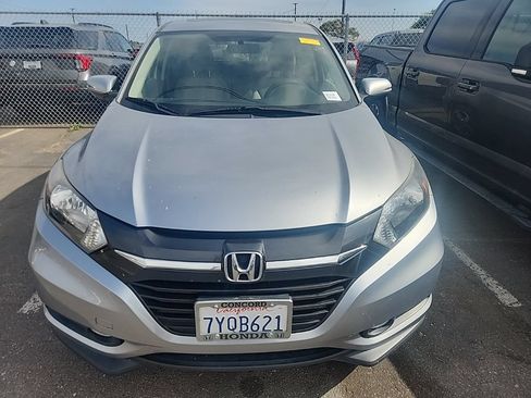 Used 2017 Honda HR-V EX image 2
