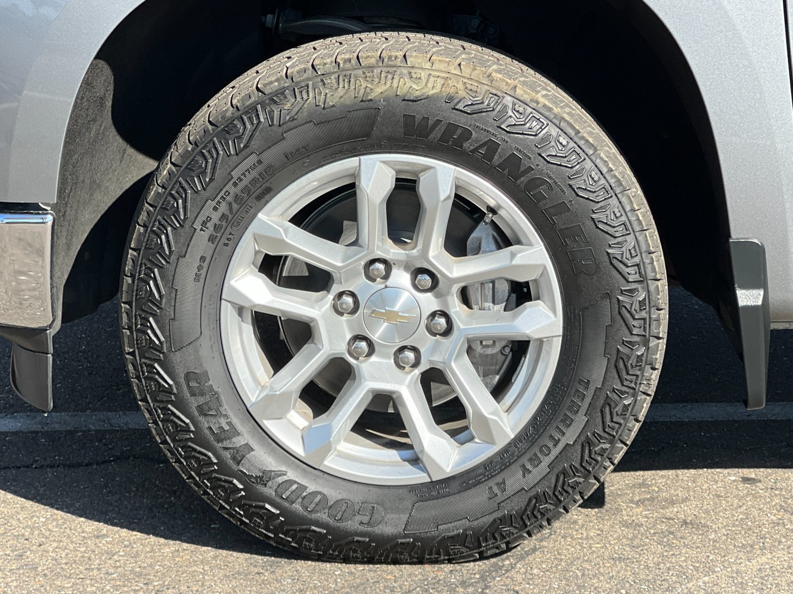 Used 2023 Chevrolet Silverado 1500 LT w/ Z71 Off-Road Package AWD/4WD image 23