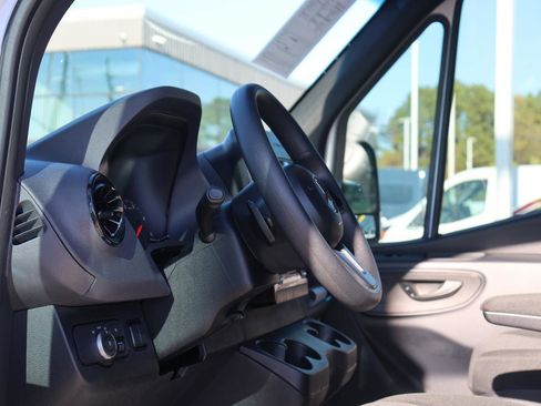 Used 2019 Mercedes-Benz Sprinter 2500 image 30