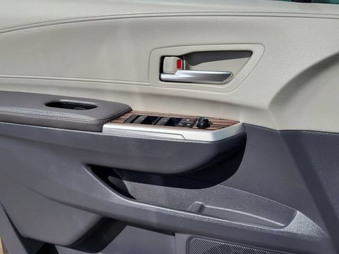 Used 2023 Toyota Sienna XLE FWD image 13