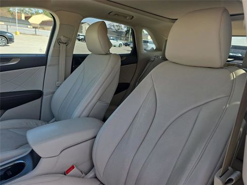 Used 2018 Lincoln MKC Reserve image 16