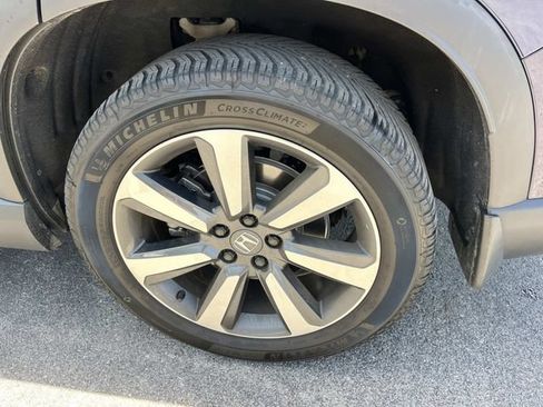 Used 2023 Honda Pilot Elite image 11