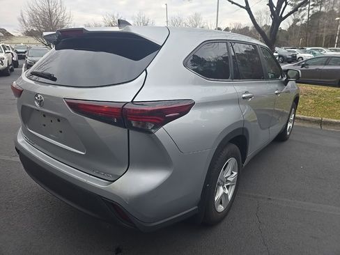 Used 2024 Toyota Highlander LE image 10