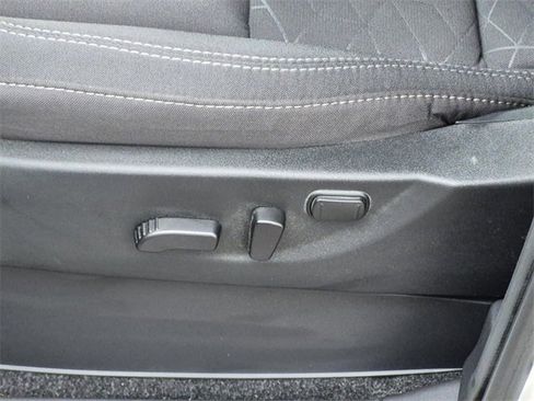 Certified 2025 Nissan Frontier SV image 18