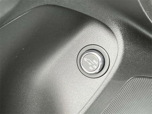 Used 2025 Buick Envista Preferred w/ Convenience I Package image 18