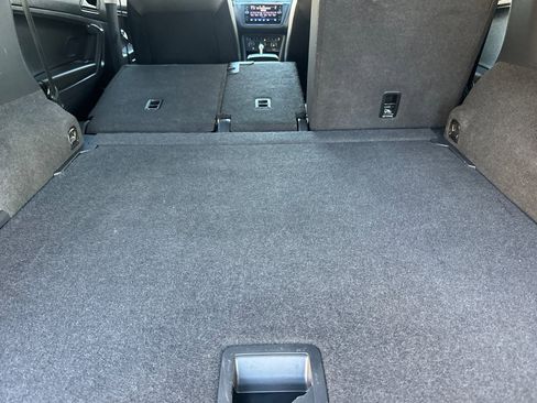 Used 2021 Volkswagen Tiguan SE image 15