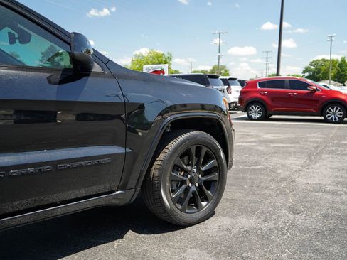 Used 2022 Jeep Grand Cherokee Laredo X AWD/4WD image 18