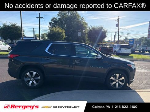 Used 2020 Chevrolet Traverse LT w/ LT Premium Package AWD/4WD image 2