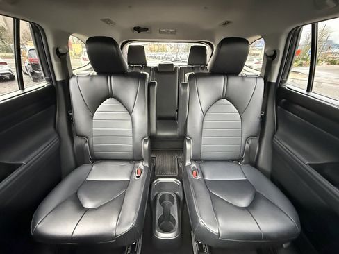 Certified 2023 Toyota Highlander XLE image 17