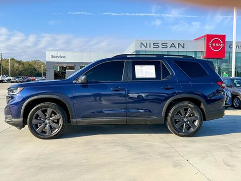 Used 2025 Honda Pilot Sport image 4