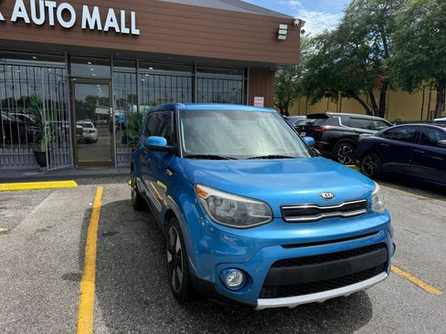 Used 2017 Kia Soul + w/ Designer's Package FWD image 3